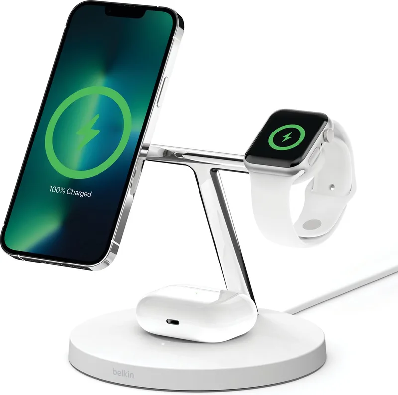 Boost Charge Pro - MagSafe 3-in-1 Wireless Charger van Belkin in Wit – productfoto