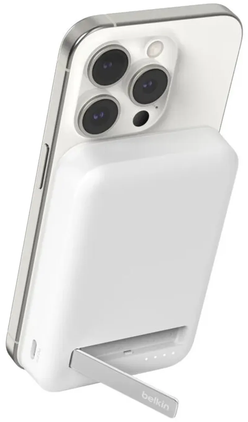 BoostCharge Pro Draadloze 8000mAh Powerbank met Qi2, MagSafe-Compatibele, Uitklapbare Standaard by Belkin in White – product photo