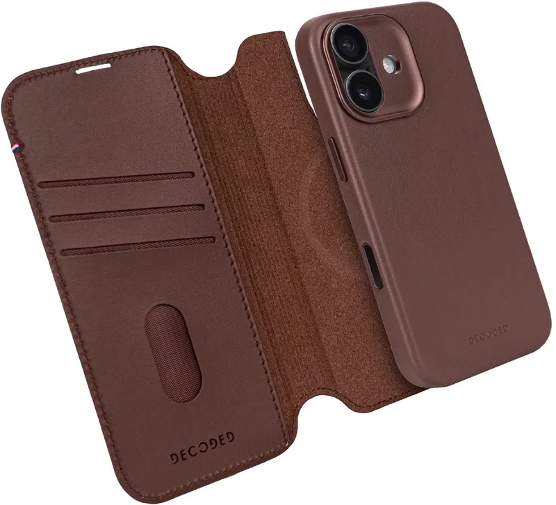 DECODED 2-in-1 Leren Detachable Wallet Hoesje Geschikt voor iPhone 17 - Magnetisch Afneembaar - met Pasjeshouder - Premium ECCO Leer - Geschikt voor MagSafe van Decoded in Bruin – productfoto