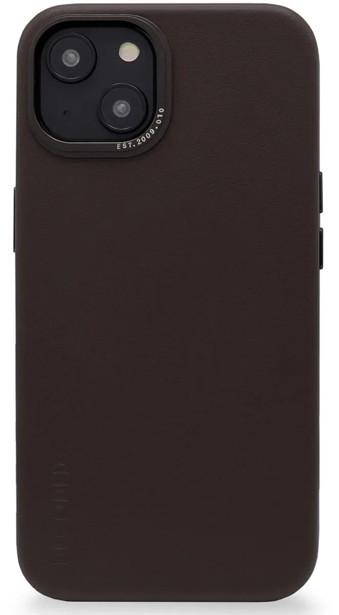 Leren Back Cover - iPhone 14 Plus - Hoogwaardig Europees Leer - Hoesje met Metalen Knoppen - Magnetische Technologie van Apple - Donker by Decoded in Brown – product photo
