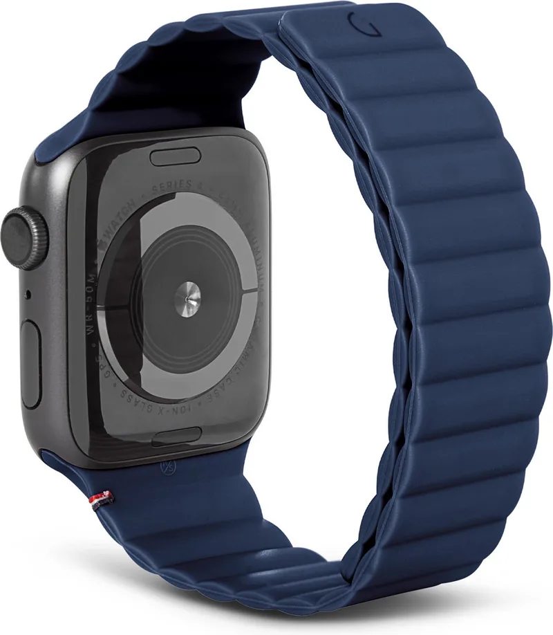 Siliconen Bandje - Geschikt voor Apple Watch Series 1-10 / SE / Ultra (2) - 44/45/46/49 mm - Sterke Magneetsluiting by Decoded in Matte Navy – product photo