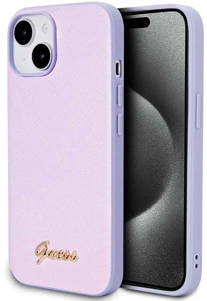 Iridescent Metal Script Back Case - Apple iPhone 15 (6.1") von Guess in Lila – Produktfoto
