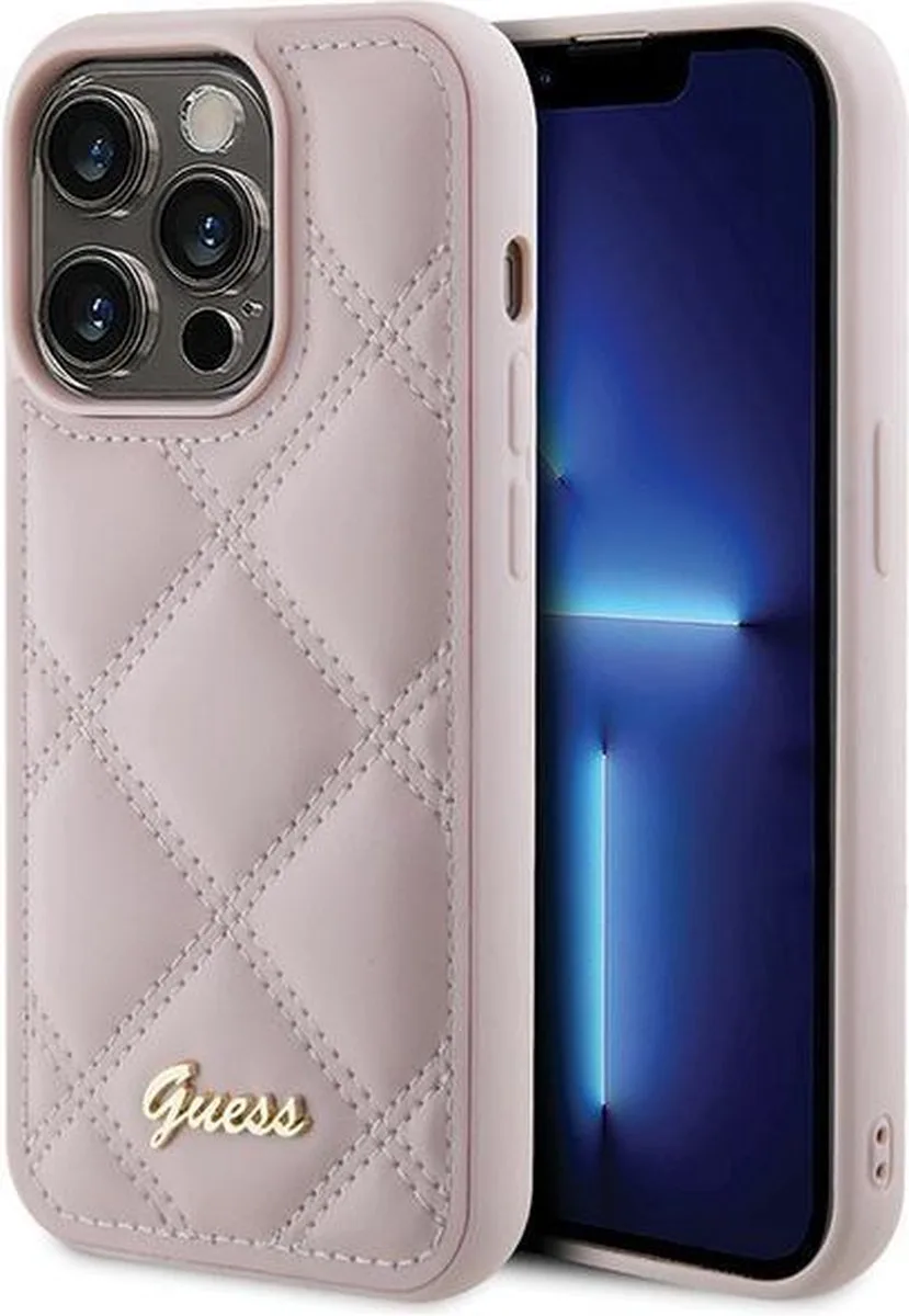 Quilted Metal Logo Back Case - Geschikt voor Apple iPhone 15 Pro Max (6.7") van Guess in Roze – productfoto