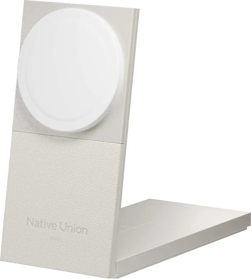 Rise 2in1 Wireless Charger for iPhone and Airpods - MagSafe - Qi2 - 15W von Native Union in Sandstone – Produktfoto