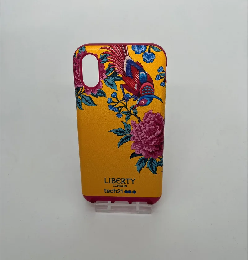 Liberty London Evoluxe Elysian Paradise Iphone xs Backcover van Tech21 in Geel – productfoto