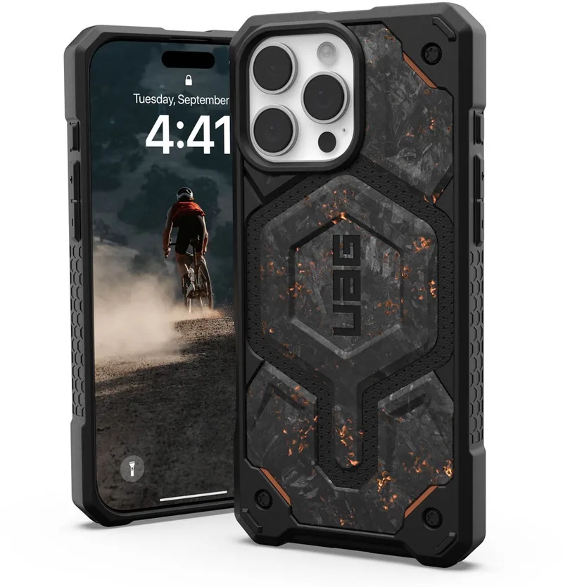 Monarch Pro Backcover geschikt voor Apple iPhone 16 Pro Max - Forged Carbon by UAG in Black – product photo