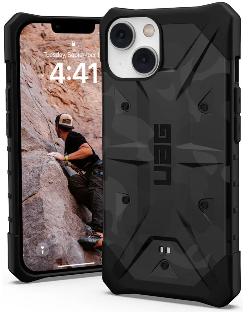 Pathfinder SE geschikt voor iPhone 14 Plus Hoesje by UAG in Midnight camo – product photo