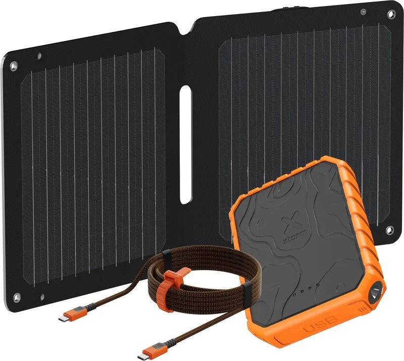 SolarBooster 14W Paneel + Rugged 20W Powerbank 10.000 mAh + Xtreme USB-C naar USB-C PD Kabel - 1.5 meter - Oranje - Noodpakket van Xtorm in Oranje Zwart – productfoto